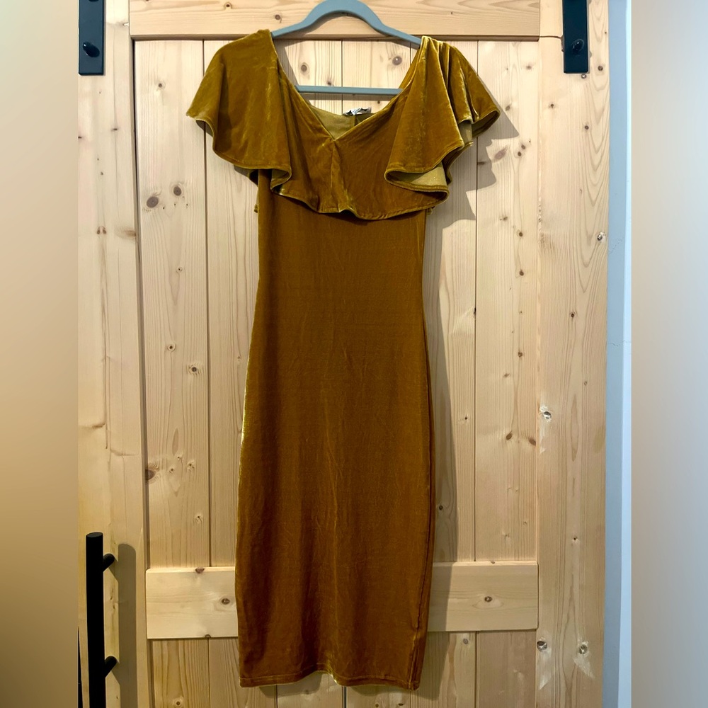 Unique Vintage gold velvet wiggle dress size 4